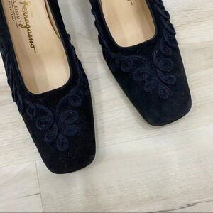 Vintage Ferragamo textured velvet paisley black suede lace heels size 7.5